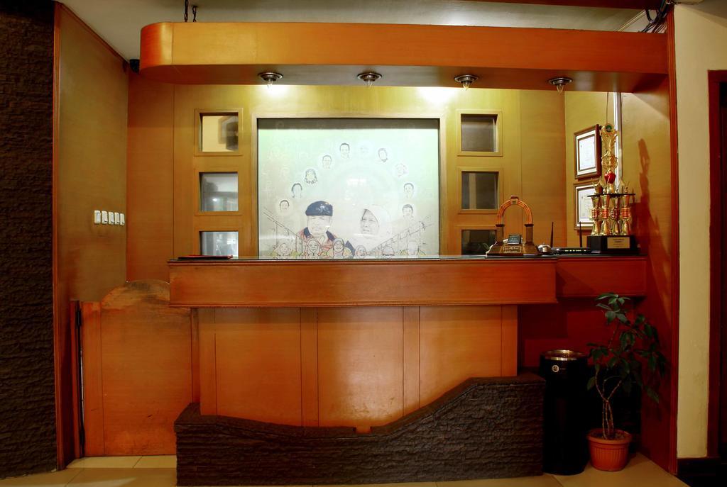 Reddoorz @ Pelajar Pejuang 2 Hotel Bandung Bagian luar foto