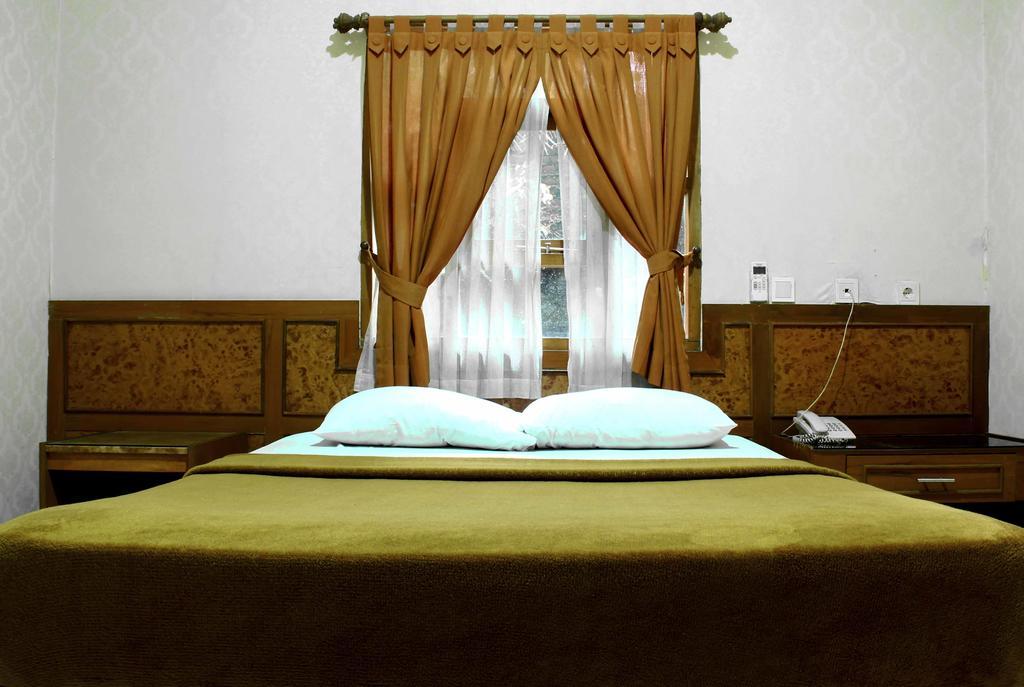 Reddoorz @ Pelajar Pejuang 2 Hotel Bandung Bagian luar foto