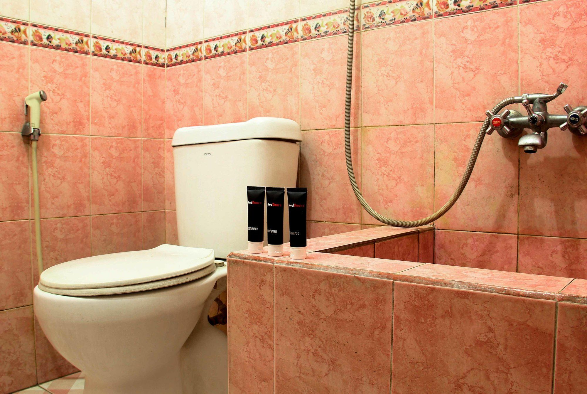 Reddoorz @ Pelajar Pejuang 2 Hotel Bandung Bagian luar foto